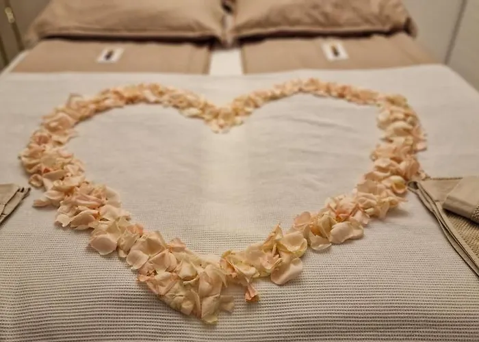Gold Luxury Romantic Spa Suite Private Jacuzzi & Sauna Kołobrzeg