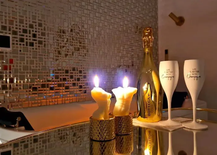 Gold Luxury Romantic Spa Suite Private Jacuzzi & Sauna Kołobrzeg