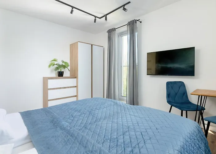Duży Apartament z Parkingiem i Balkonem w Kołobrzegu by Noclegi Renters